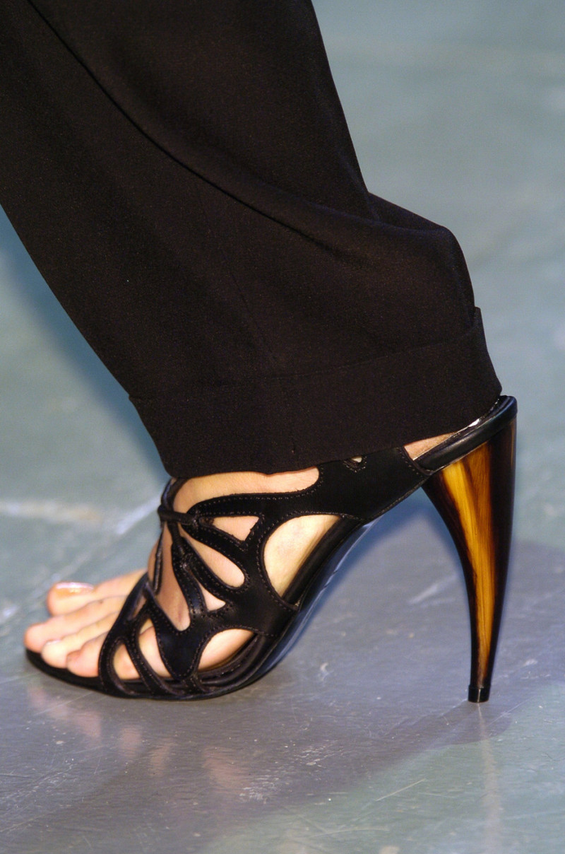 Alexander+McQueen+Spring+2006+Details+MRvgbkjDW37x.jpg