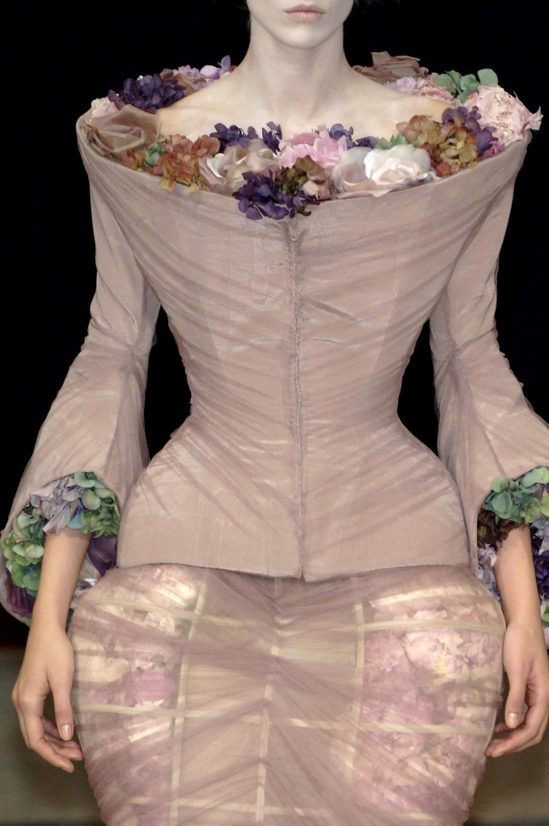 Alexander+McQueen+Spring+2007+Details+yrrkwIDdFfpx.jpg