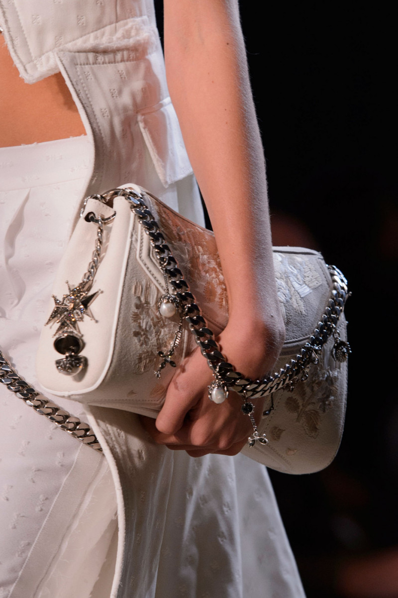 Alexander+McQueen+Spring+2016+Details+Twcbmilm5-vx.jpg