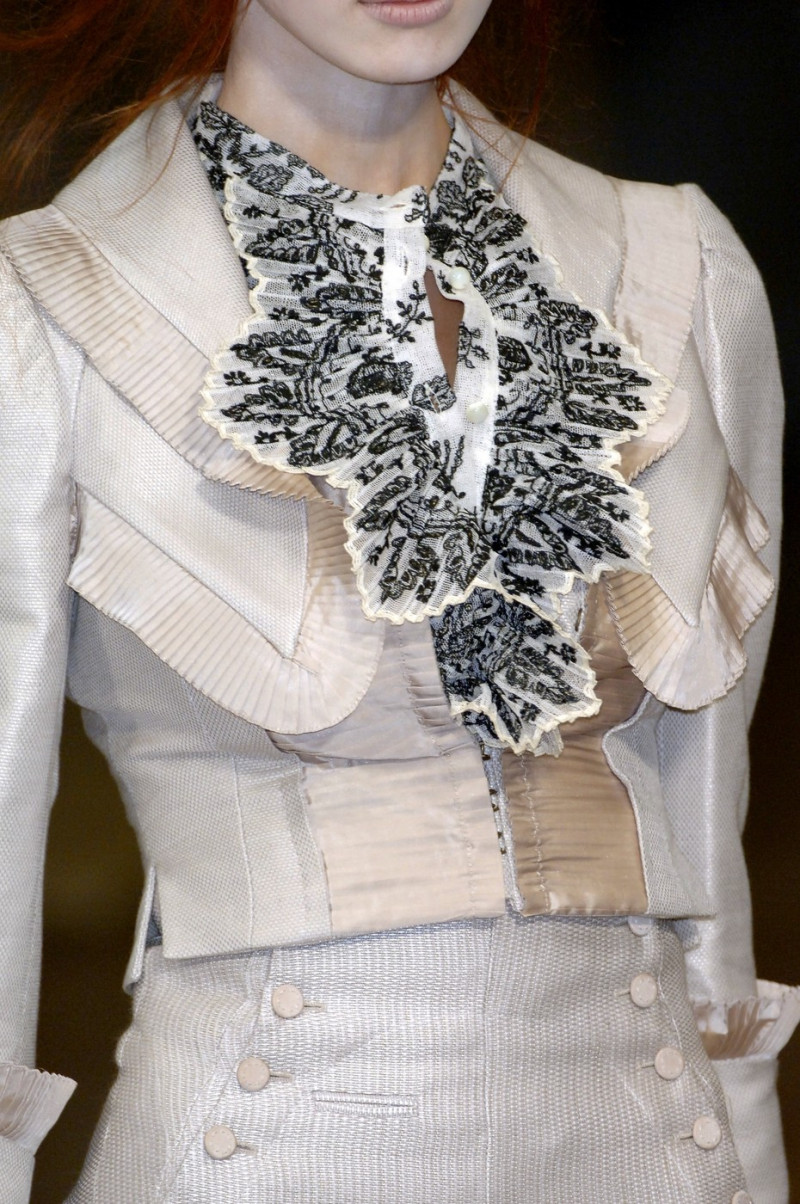 Alexander+McQueen+Spring+2007+Details+8-PawSp_E2yx.jpg