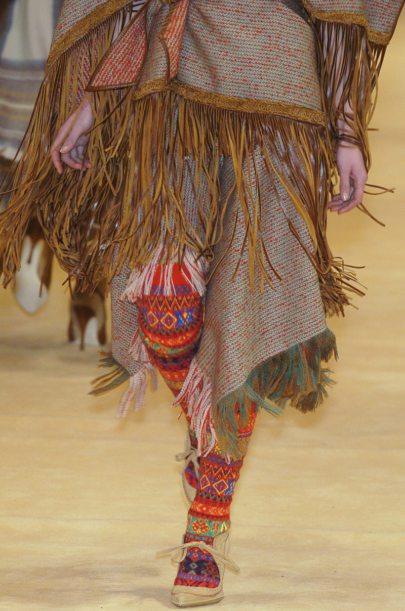 Alexander+McQueen+Fall+2005+Details+AzZmSYebullx.jpg