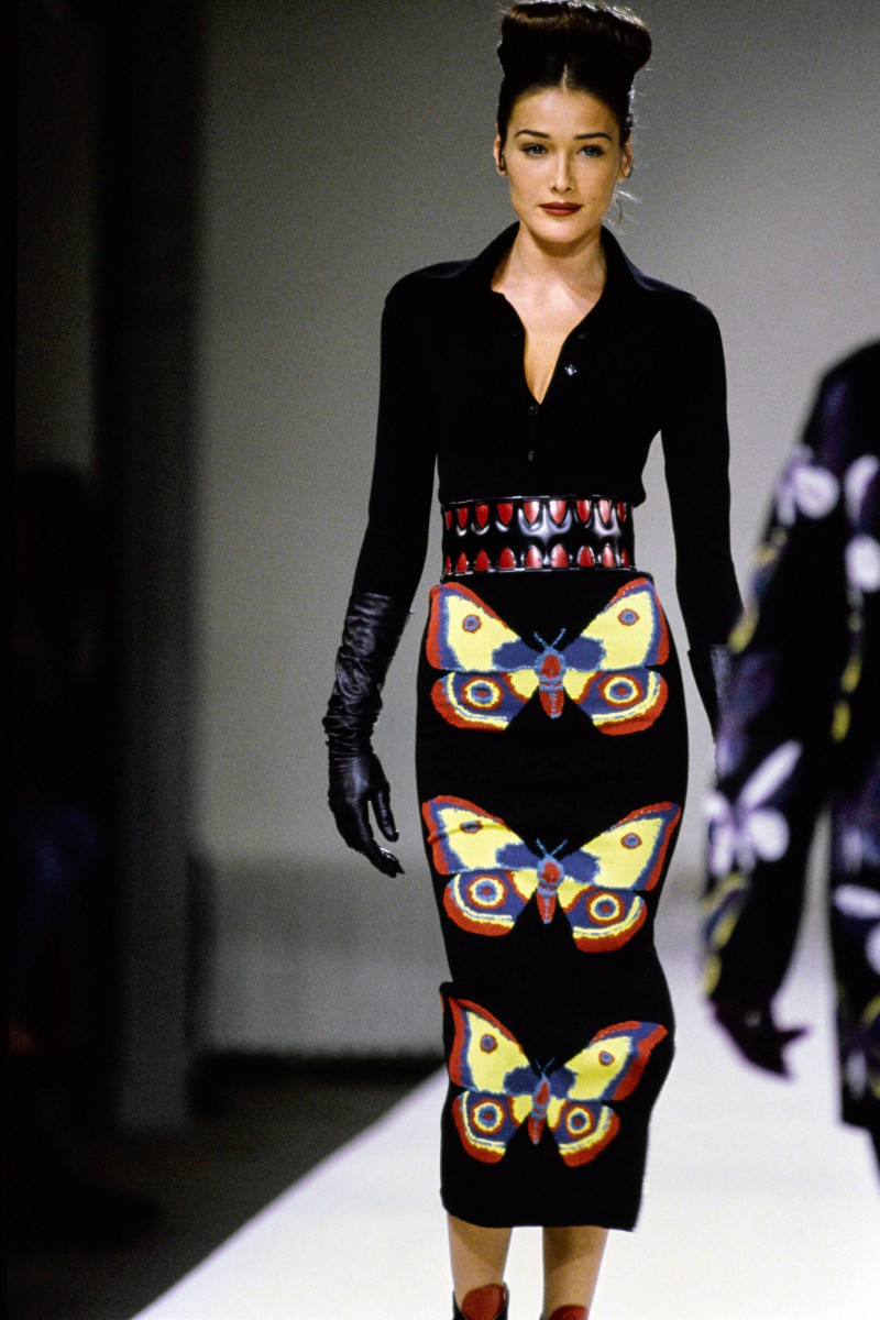 AZZEDINE-ALAIA-FALL-1991-RTW-88-CARLA-BRUNI.jpg