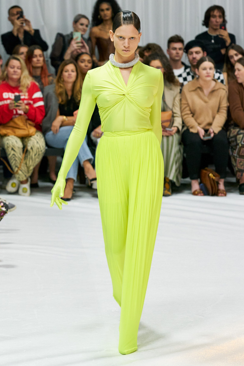 00002-Richard-Quinn-Spring-22-RTW-London-credit-gorunway.jpg