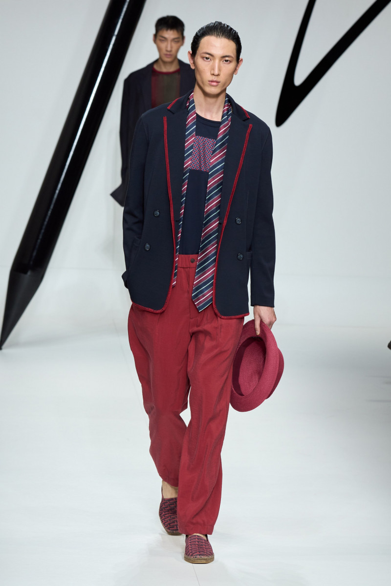 00067-giorgio-armani-spring-2024-menswear-credit-gorunway.jpg
