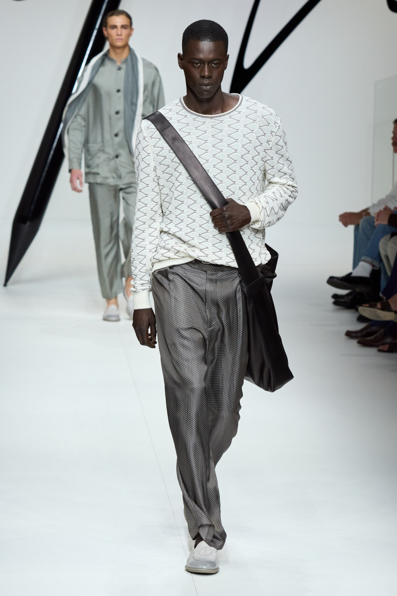 00028-giorgio-armani-spring-2024-menswear-credit-gorunway.jpg