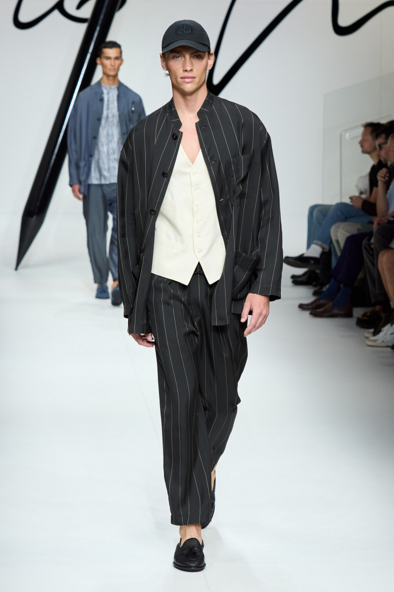 00044-giorgio-armani-spring-2024-menswear-credit-gorunway.jpg