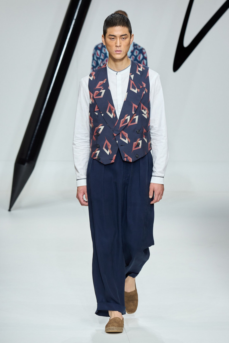 00058-giorgio-armani-spring-2024-menswear-credit-gorunway.jpg