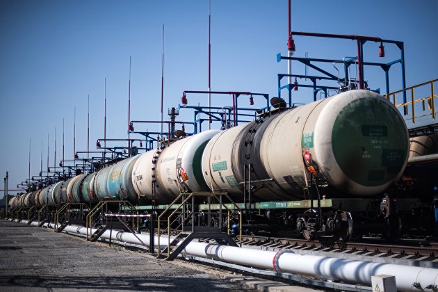 Власти утвердили размер и период заградительной пошлины на экспорт топлива