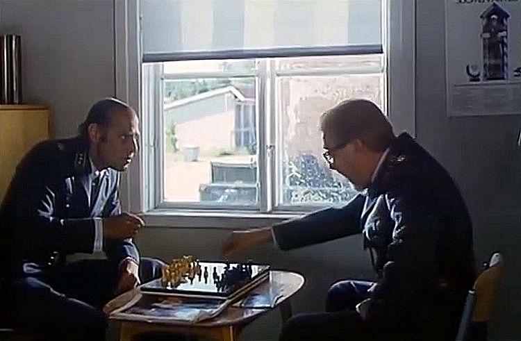 Сержант Корма и южный рубеж /Vääpeli Körmy ja etelän hetelmät/ 1992 (0:11:21 / 1:44:00)