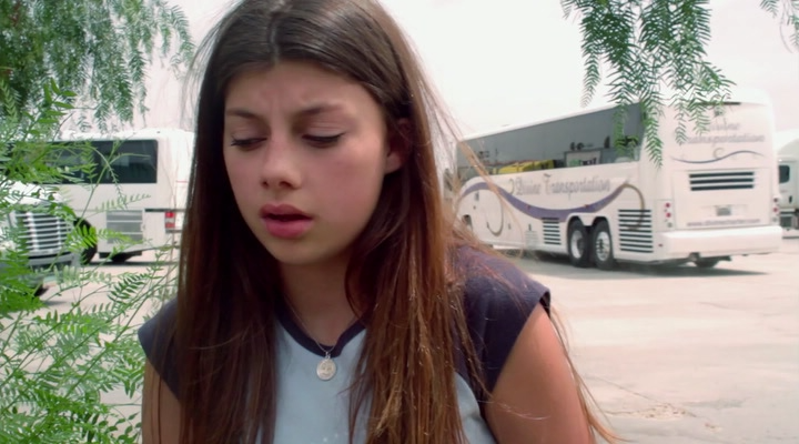 Zoey to the Max 2015 WEB-DLRip.avi_snapshot_00.18.53.png