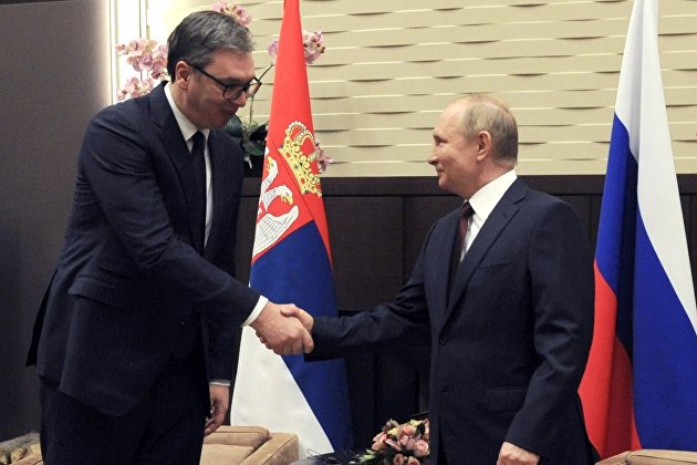 Путин провел на ногах встречу с Вучичем