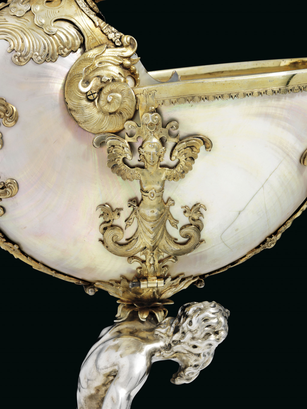2019_CKS_17726_0002_005(a_german_parcel-gilt_silver-mounted_nautilus_shell_cup_mark_of_albrech065449).jpg