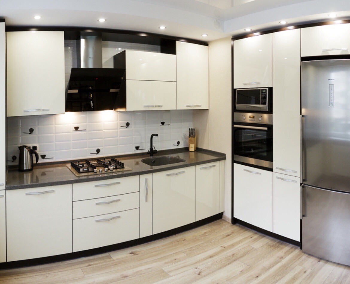 Как выбрать оптимальную мебель в квартиру: кухни из МДФ и распашные шкафы