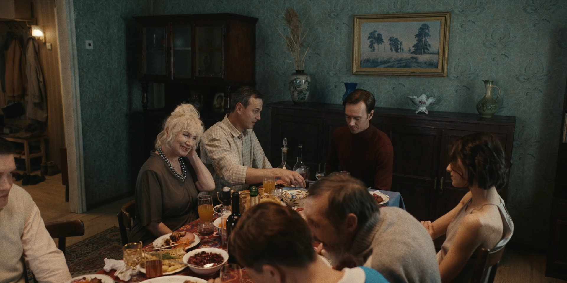 Взаперти 2023 WEB-DL 1080p.mkv_snapshot_00.09.24.png