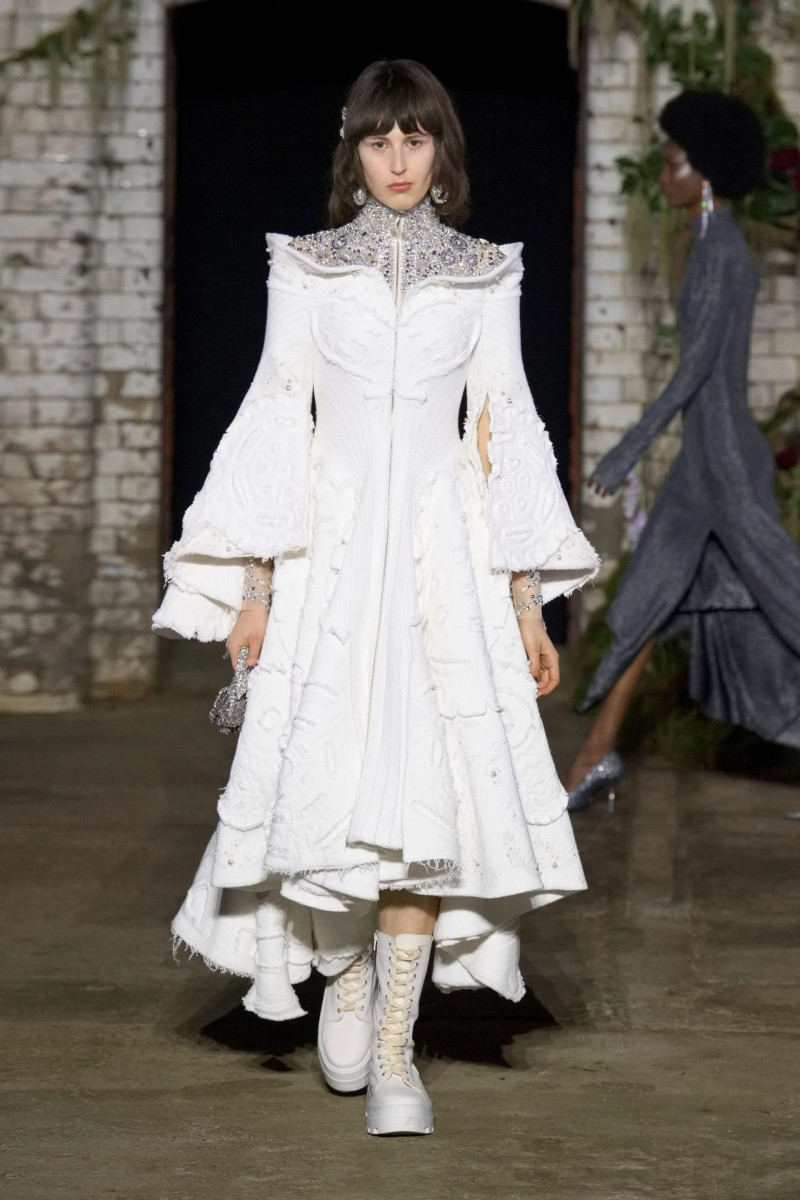 00004-mithridate-fall-2022-ready-to-wear-details-paris-credit-jason-lloyd-evans.webp