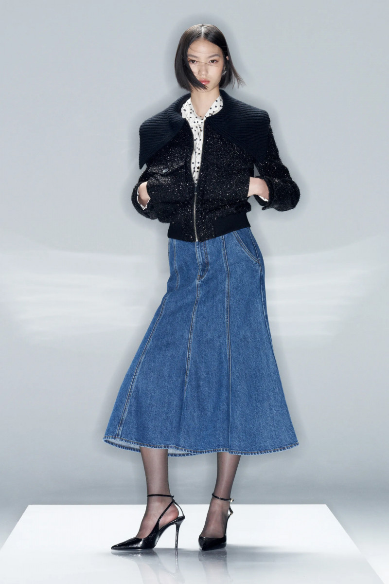00003-self-portrait-fall-2024-ready-to-wear-credit-brand.webp