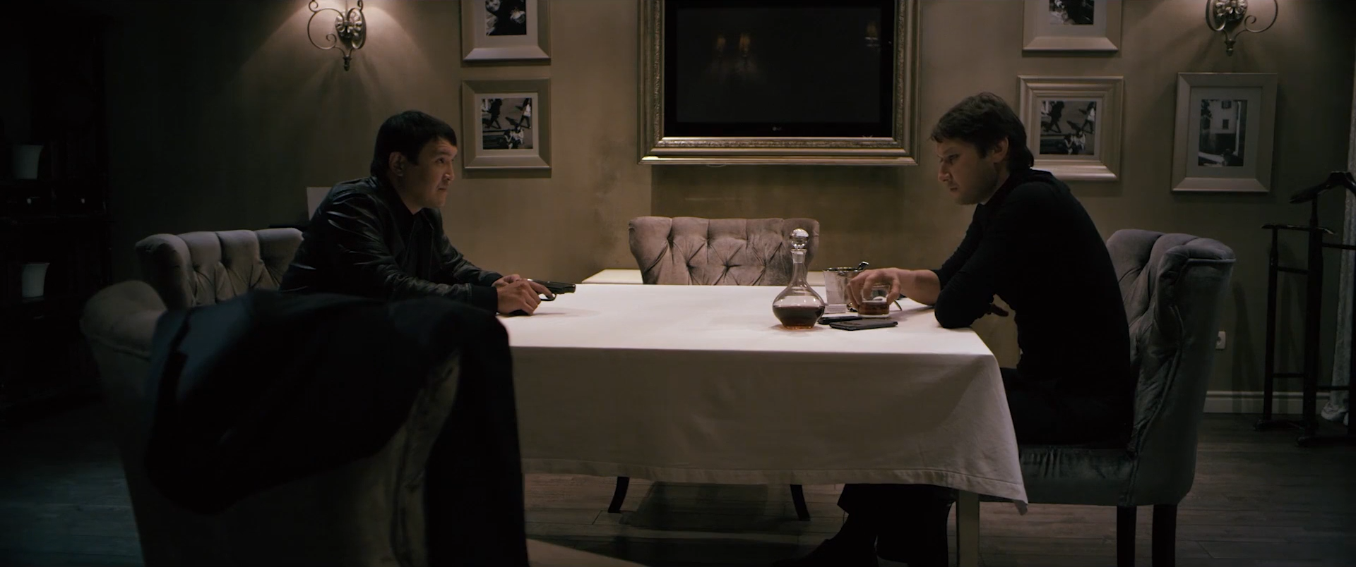 Рэкетир.2.2015.WEB.1080p-ylnian.mkv_snapshot_01.40.32.075.png