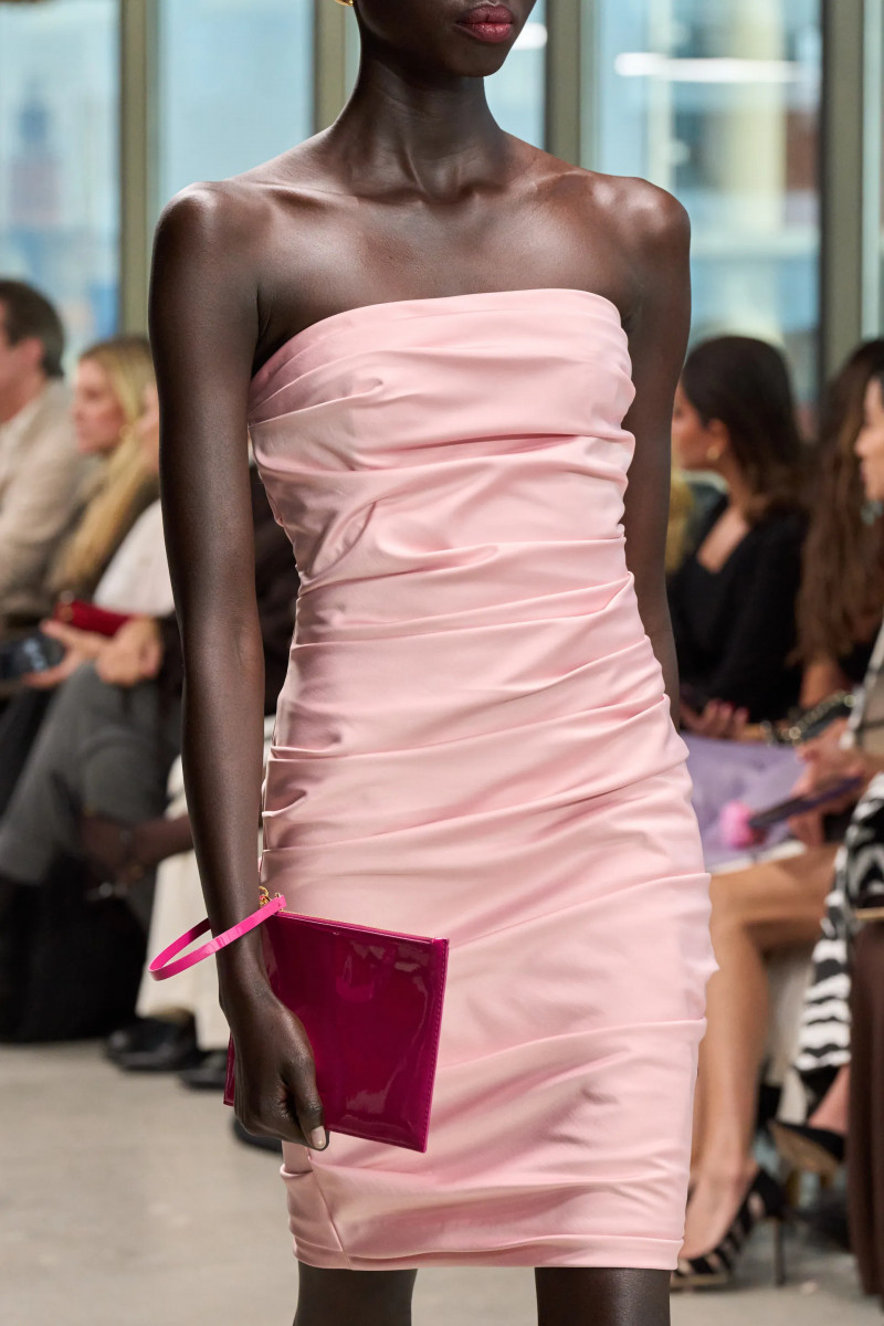 00086-carolina-herrera-detail-fall-2024-ready-to-wear-credit-gorunway.webp