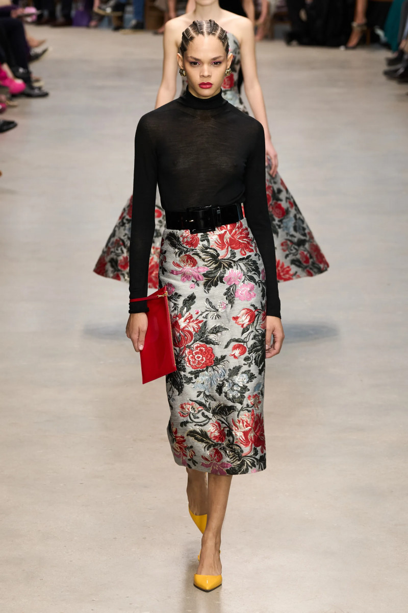 00044-carolina-herrera-fall-2024-ready-to-wear-credit-gorunway.webp
