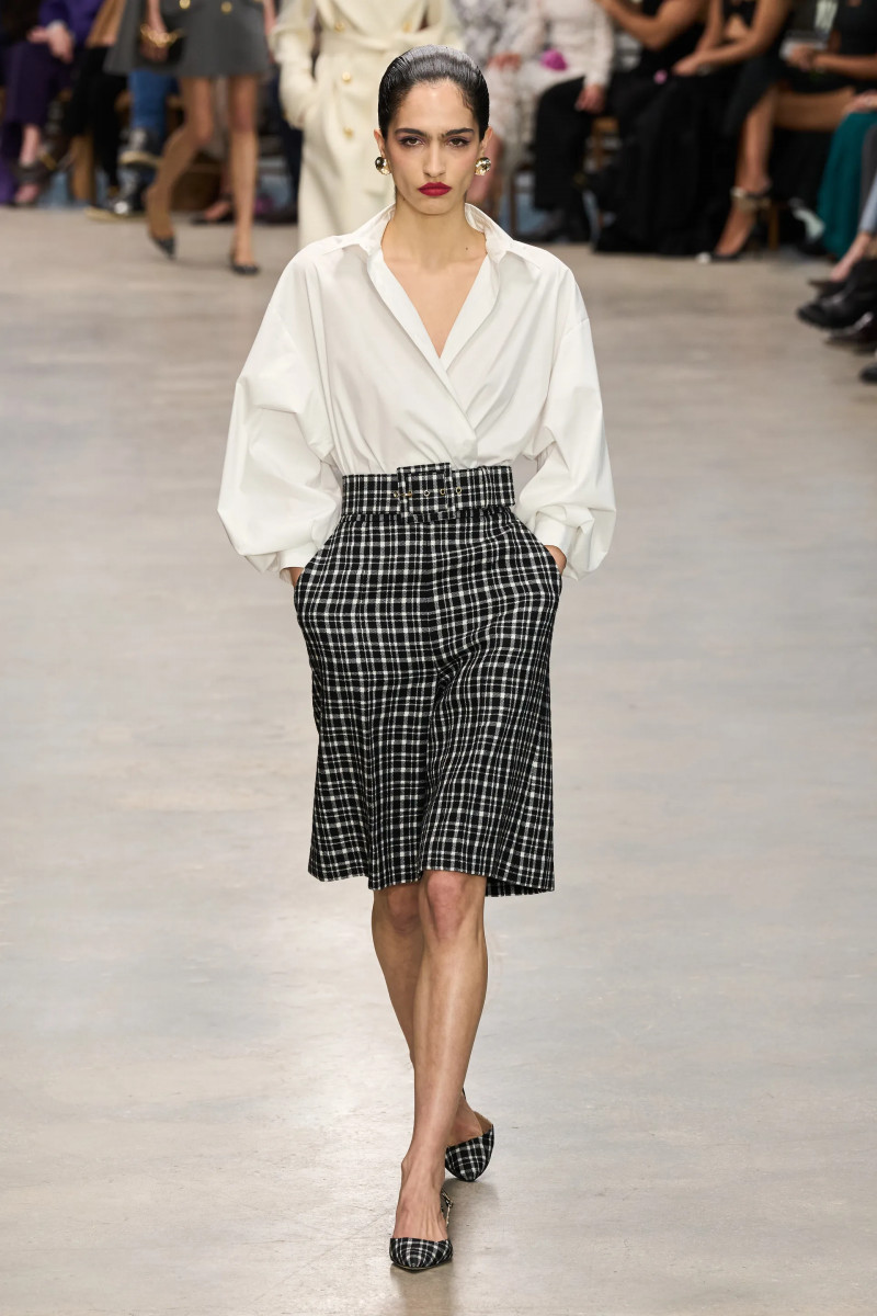 00018-carolina-herrera-fall-2024-ready-to-wear-credit-gorunway.webp