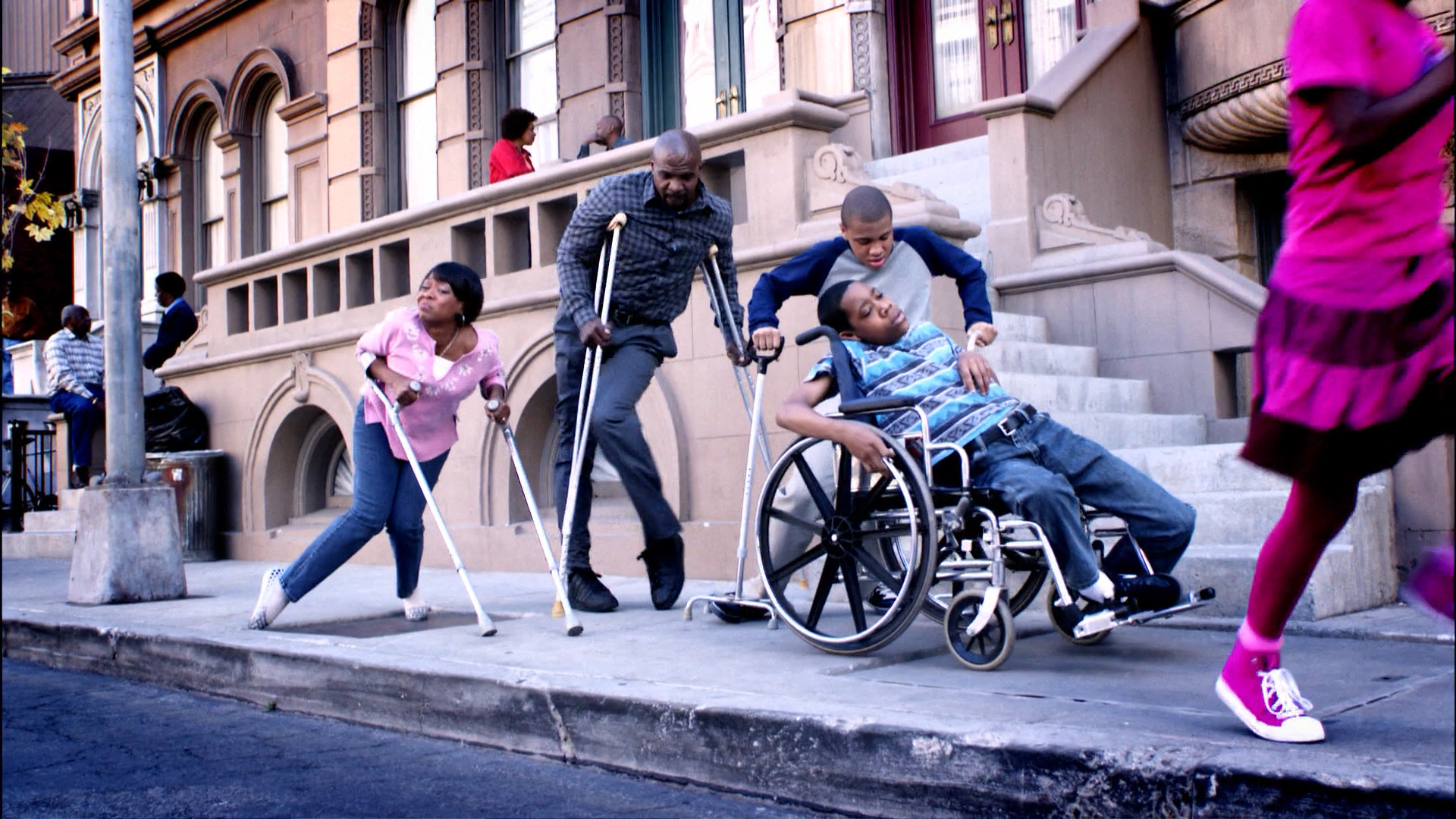Everybody.Hates.Chris.S03E05.1080p.WEB-DL.x264.Rus.Eng-@EniaHD.png