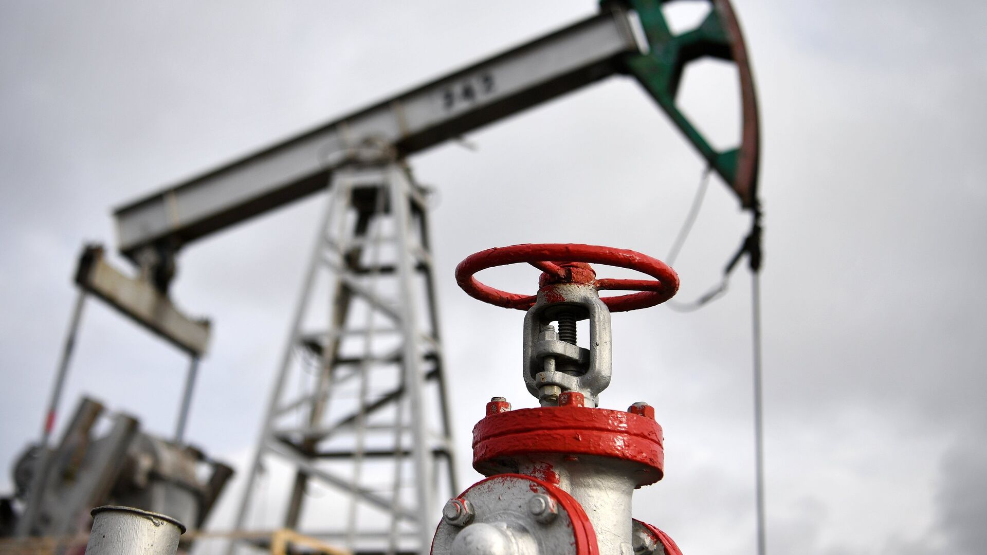 Нефть Brent превысила 92 доллара за баррель впервые с 23 октября