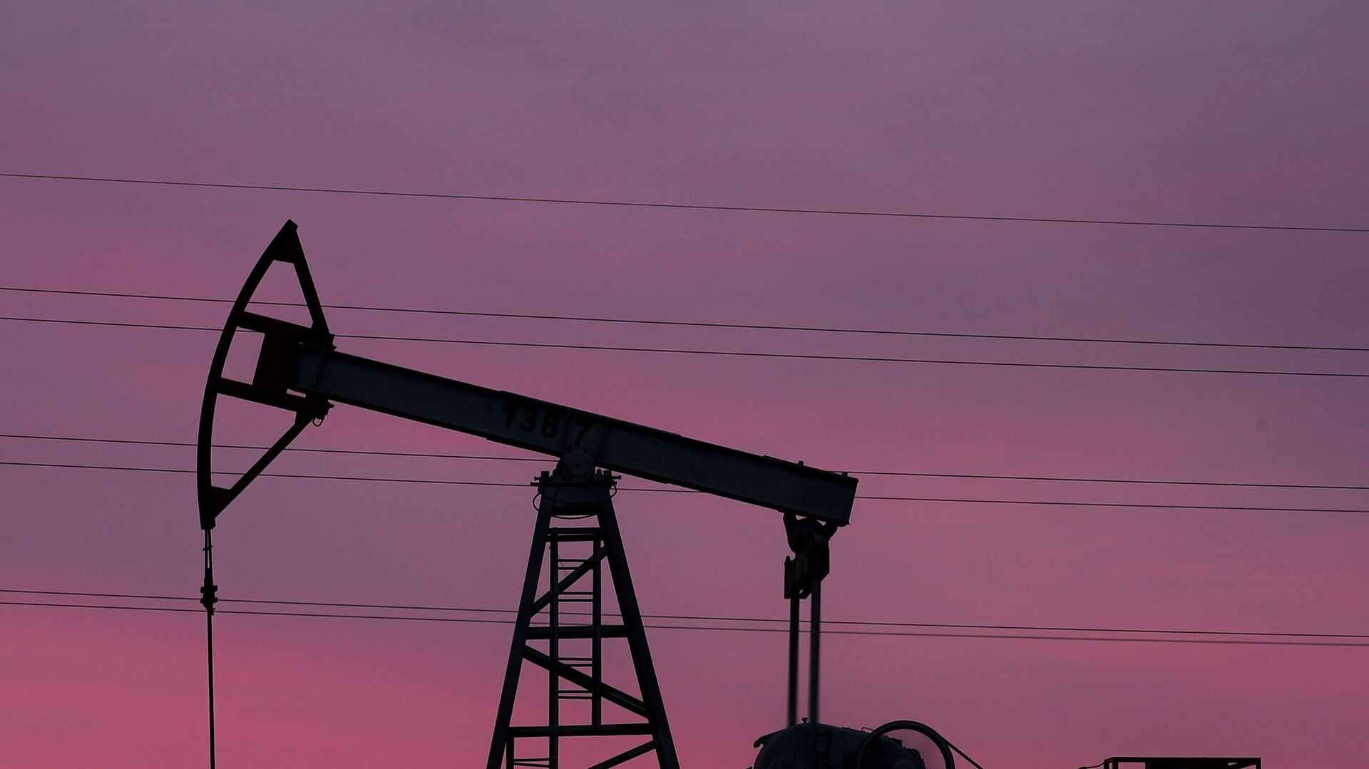 Россия в марте увеличила добычу нефти, считает МЭА