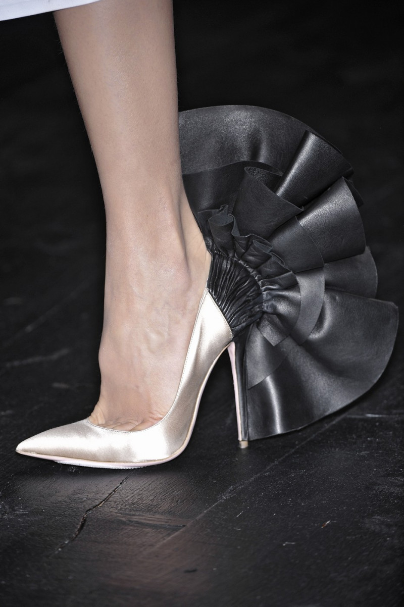Valentino+Fall+2009+Details+uyMaisy7-pex.jpg