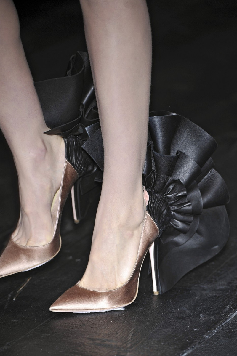Valentino+Fall+2009+Details+0ZN4PNAZTU2x.jpg
