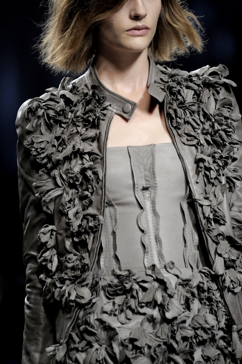 Valentino+Spring+2010+Details+S8o-4_V3m-Kx.jpg