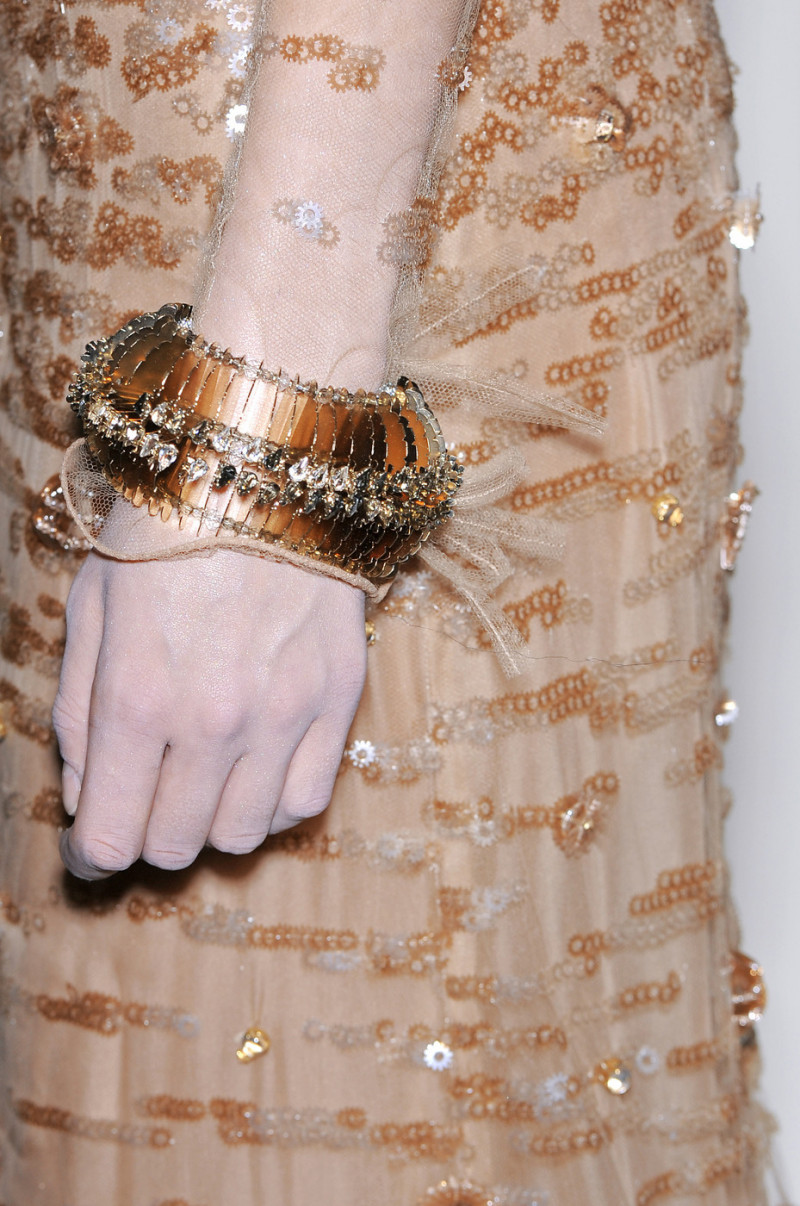 Valentino+Fall+2008+Details+4N5hqbCJZiYx.jpg