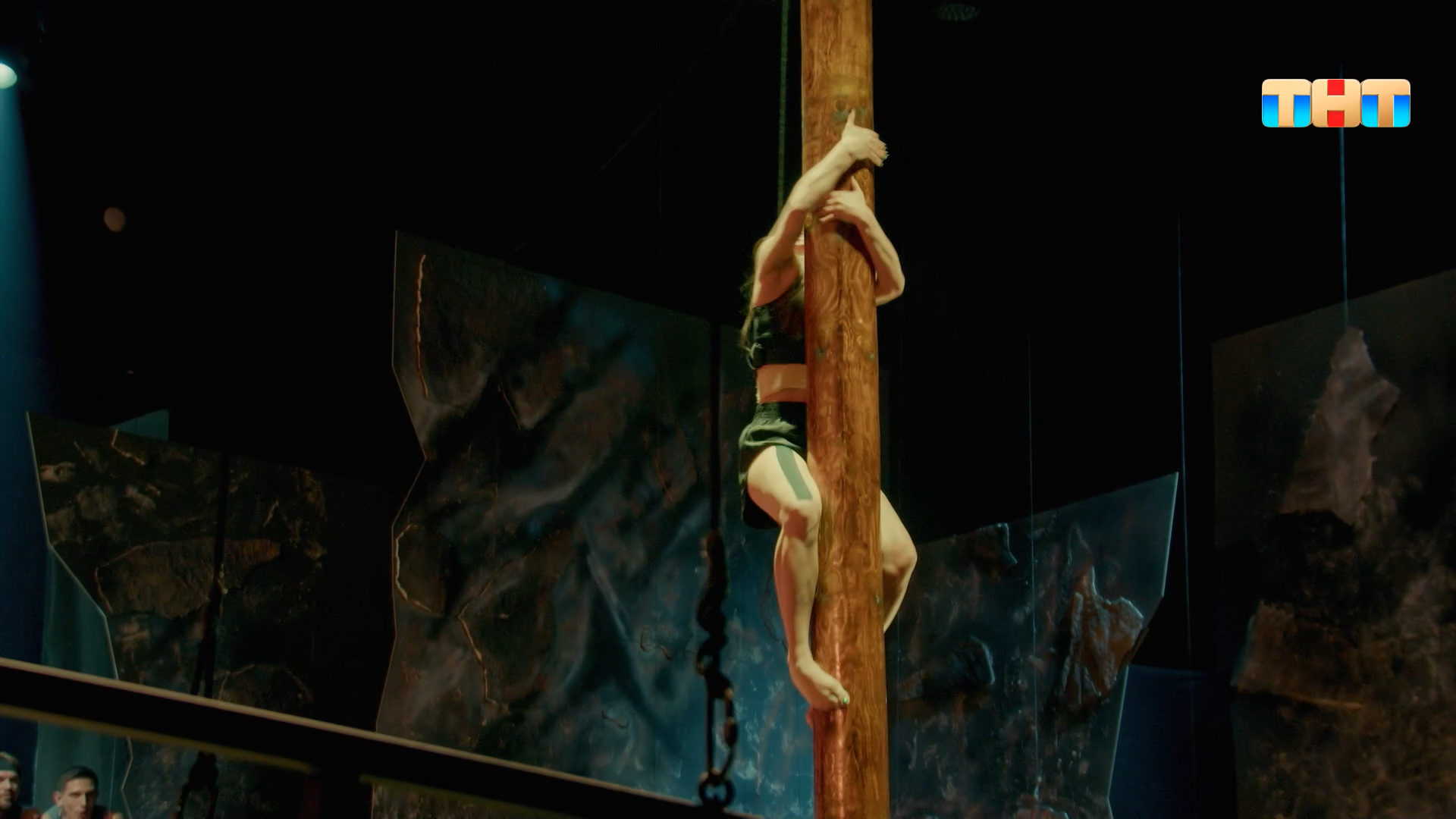 Титаны.S01.E01.2024.WEB.1080p-ylnian.mkv_snapshot_00.02.02.384.png