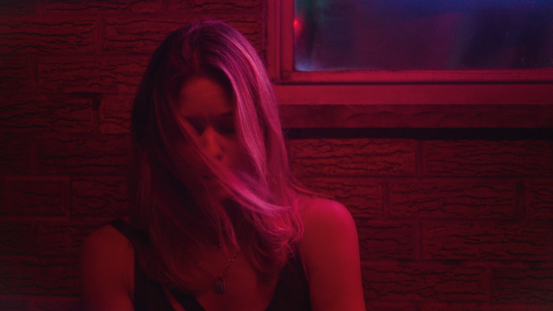Chestnut.2024.1080p.WEB.MVO-RGB.mkv_snapshot_01.05.02.159.png