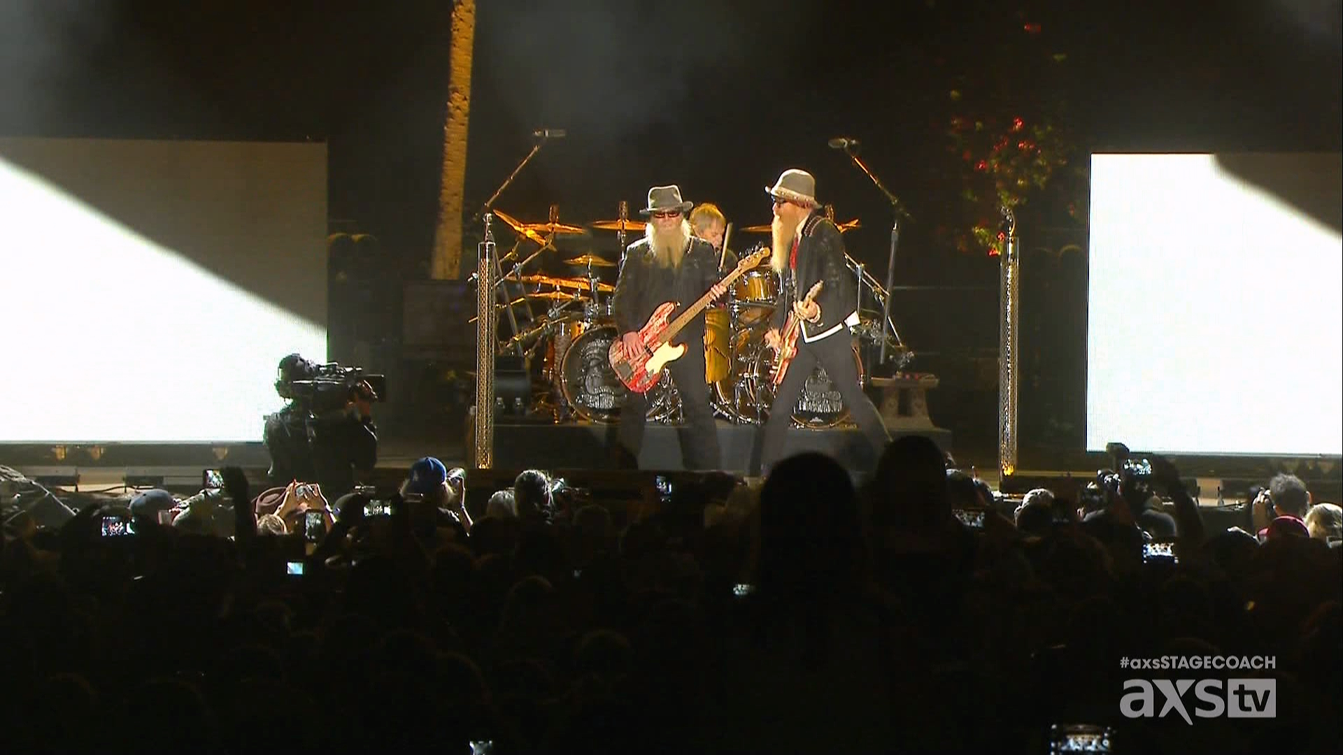 ZZ Top - Stagecoach - California's Country Music Festival 2015.ts_20240810_124044.871.png