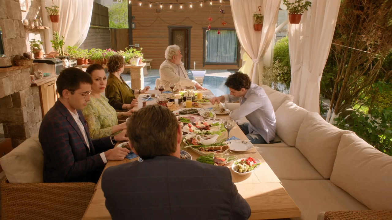 01. Солнце, море, два ствола.2024.WEB-DL 720p.Files-x.mkv_snapshot_16.48.png