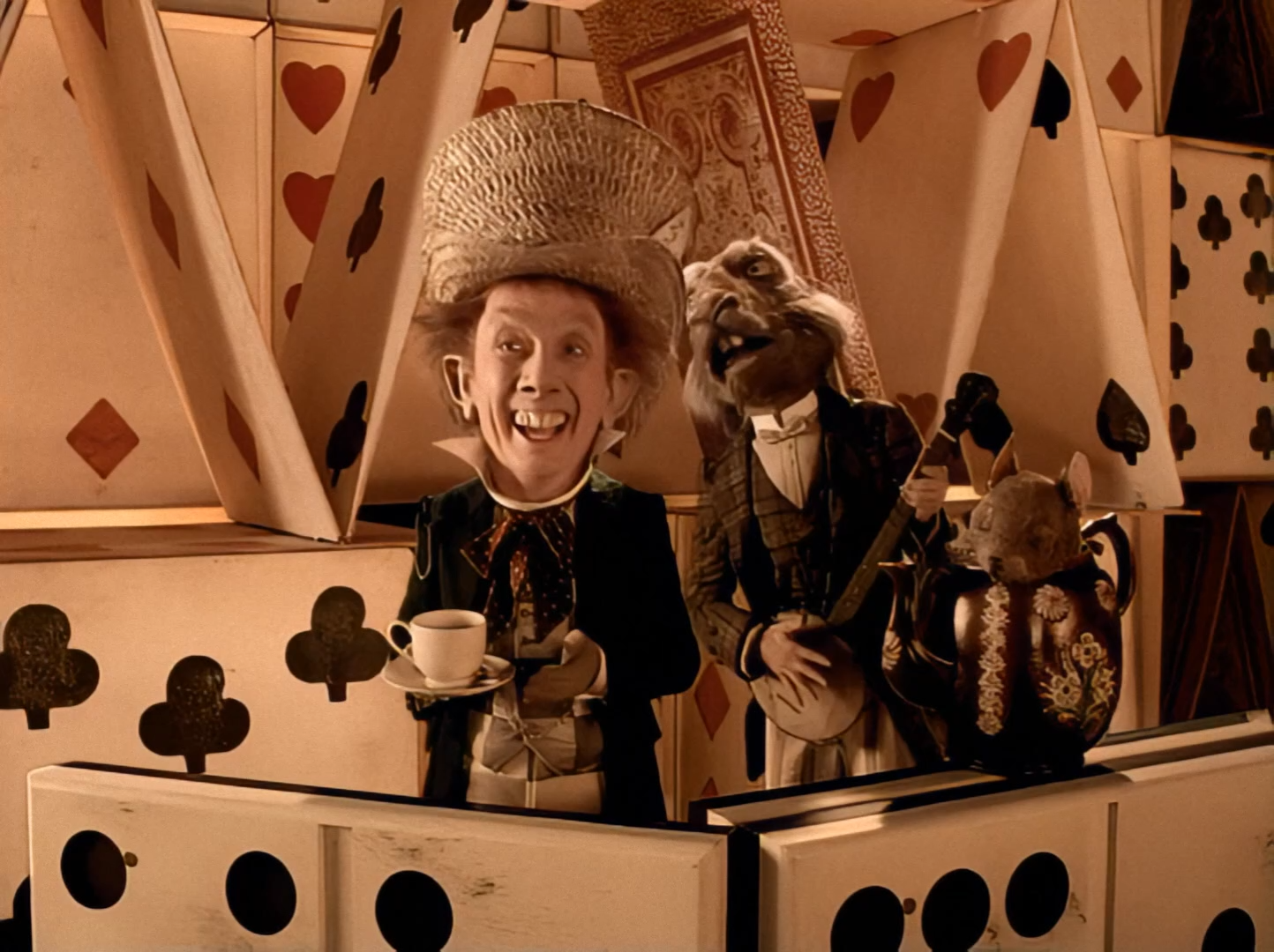 Алиса в Стране Чудес (1999) 1080 AI.mkv_snapshot_01.57.05.040.png