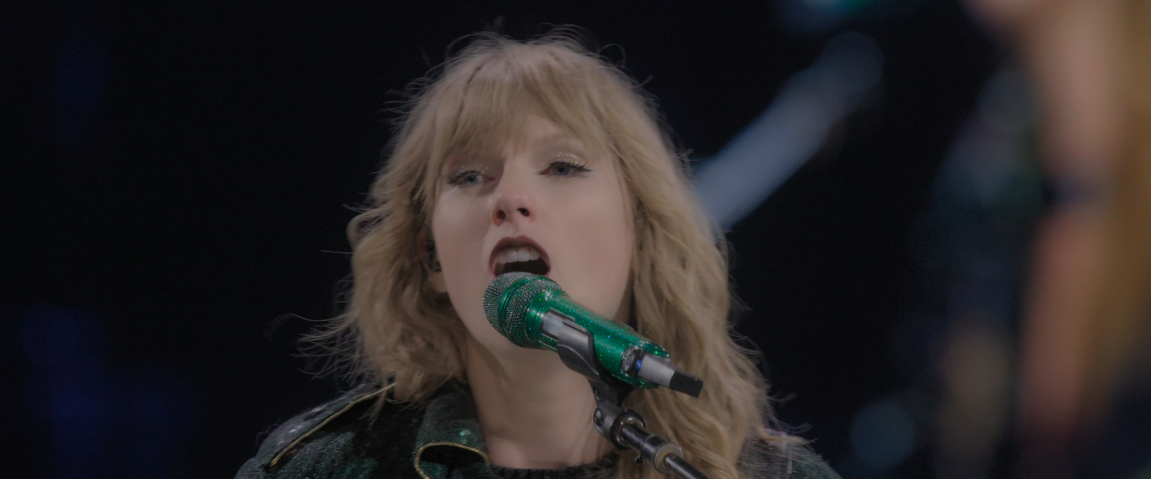 Taylor Swift - Reputation Stadium Tour (2018) 2160p HDR Netflix WEBRip DD+ Atmos 5.1 x265-TrollUHD.mkv_20241025_001314.747.png
