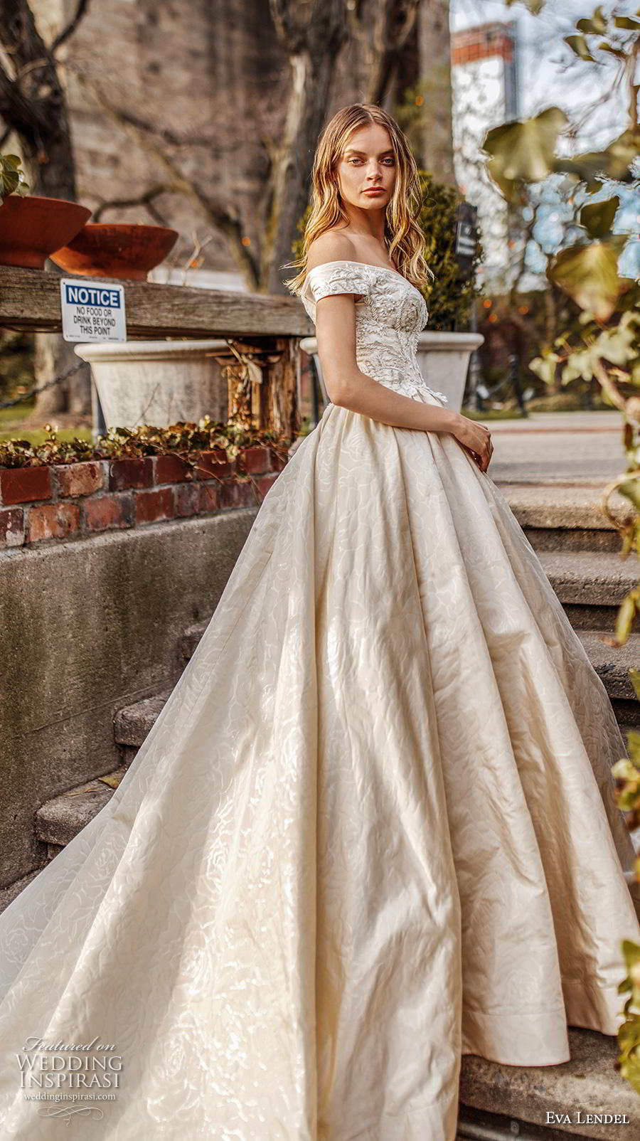 eva-lendel-2019-bridal-off-the-shoulder-sweetheart-neckl_003.jpg