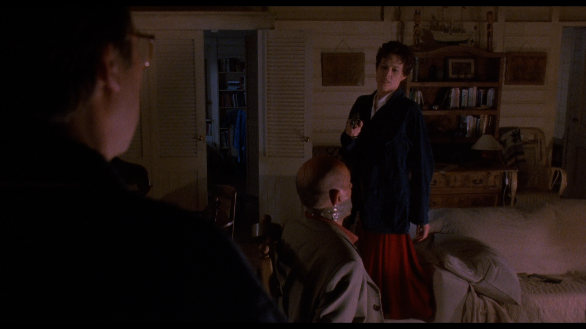 Death.and.the.Maiden.1994.BDRemux.1080p.mkv_snapshot_00.45.35.099.png