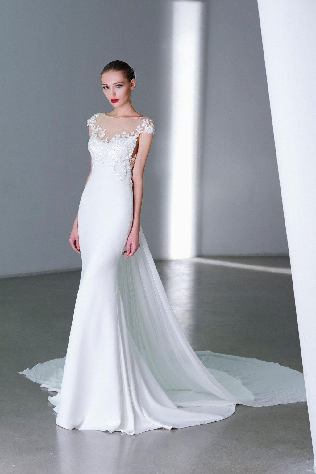 dany_tabet-bridal-2018-2019bluebox-1819_f-resp2400v.jpg