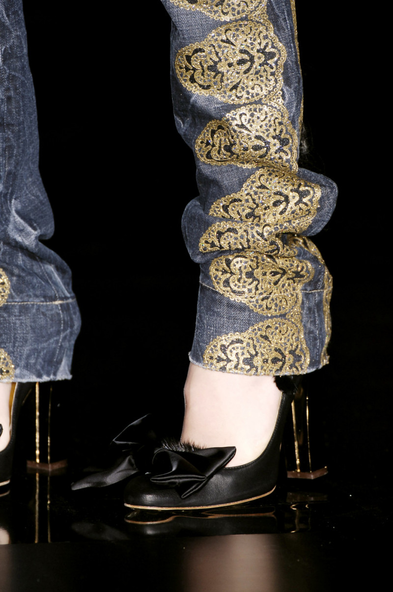 Just+Cavalli+Fall+2006+Details+nOPpPmSmdtrx.jpg