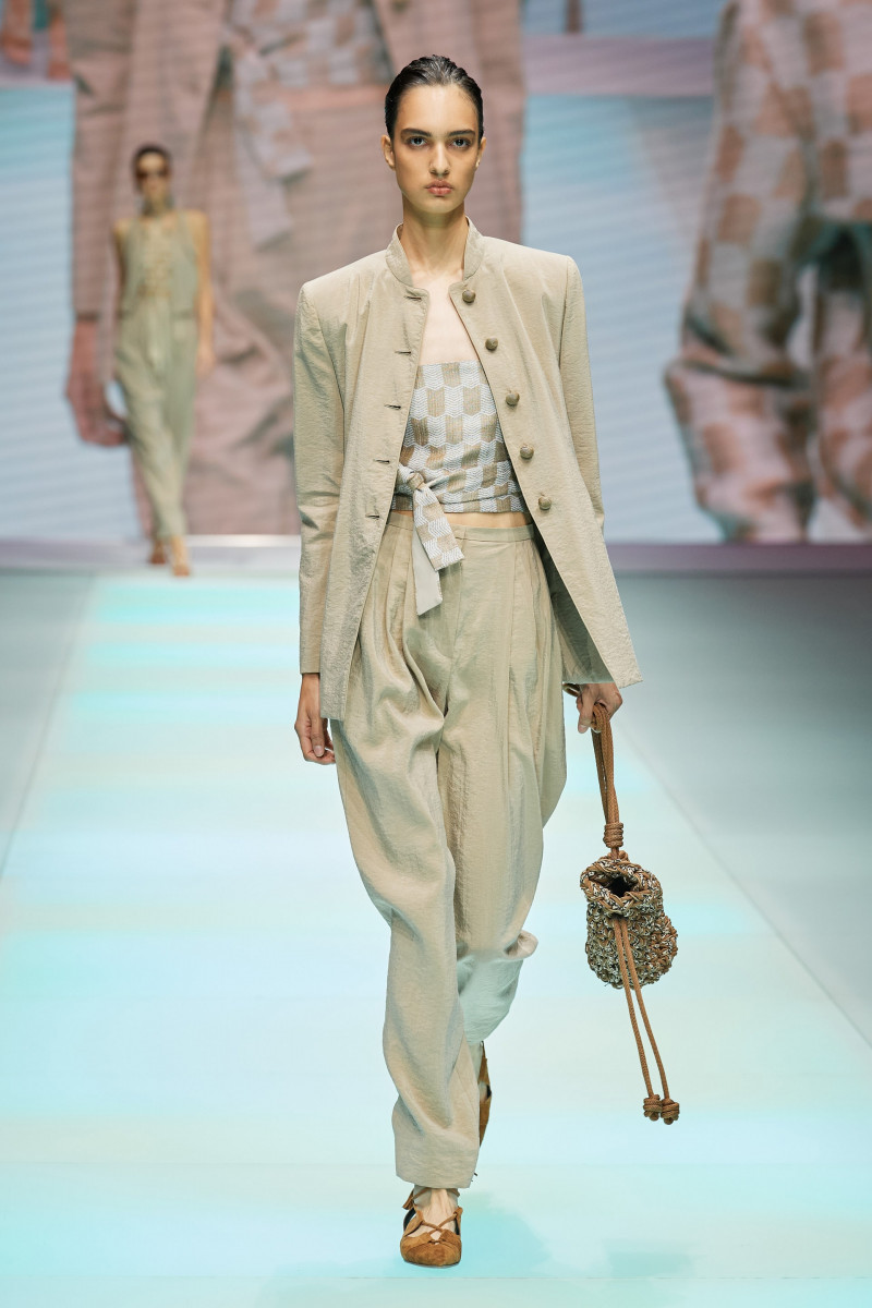00040-Emporio-Armani-Spring-22-RTW-Milan-credit-gorunway.JPG