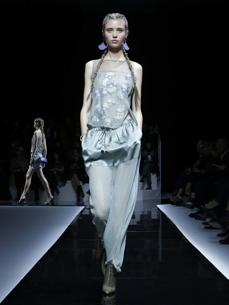 73-emporio-armani-spring-2017-rtw.jpg