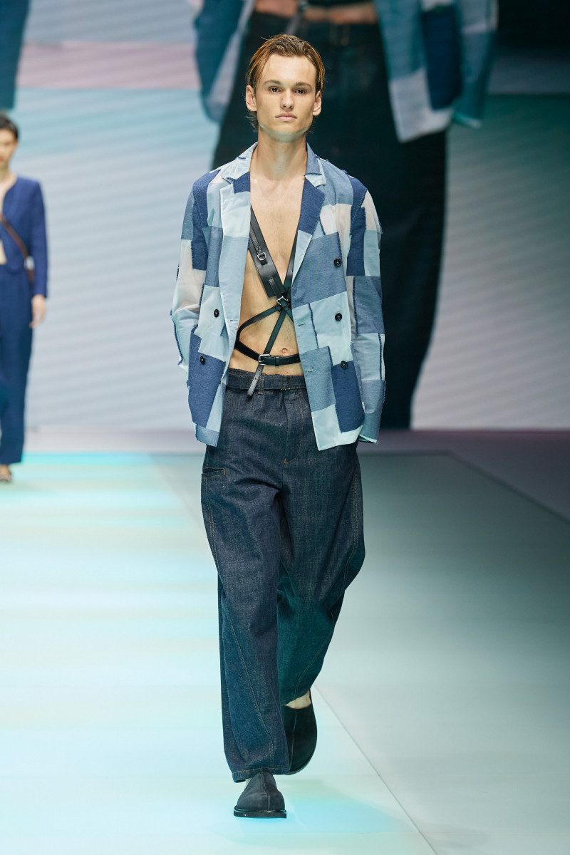 00003-Emporio-Armani-Spring-22-RTW-Milan-credit-gorunway.JPG