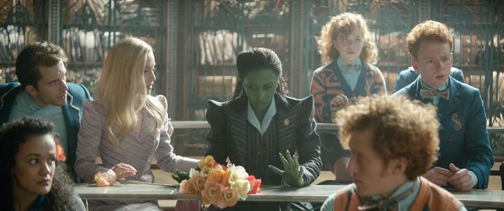 Wicked.2024.HDRip-AVC.ExKinoRay.mkv_snapshot_01.29.28.571.png