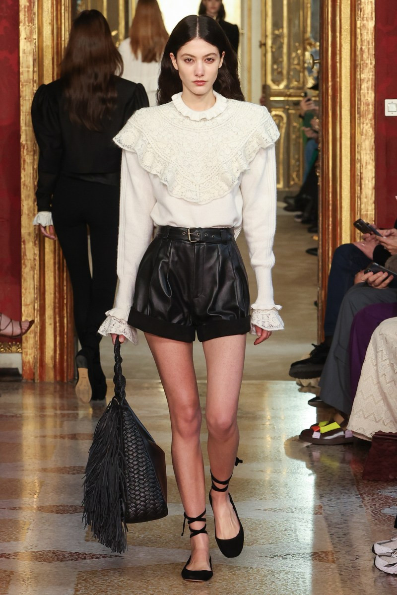 twinset-fall-25-rtw-r-ho-009.jpeg