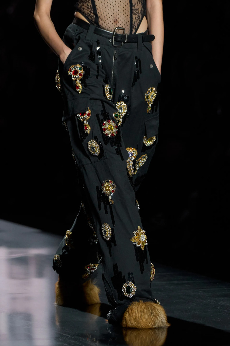 00044-dolce-and-gabbana-fall-2025-ready-to-wear-detail-credit-gorunway.webp