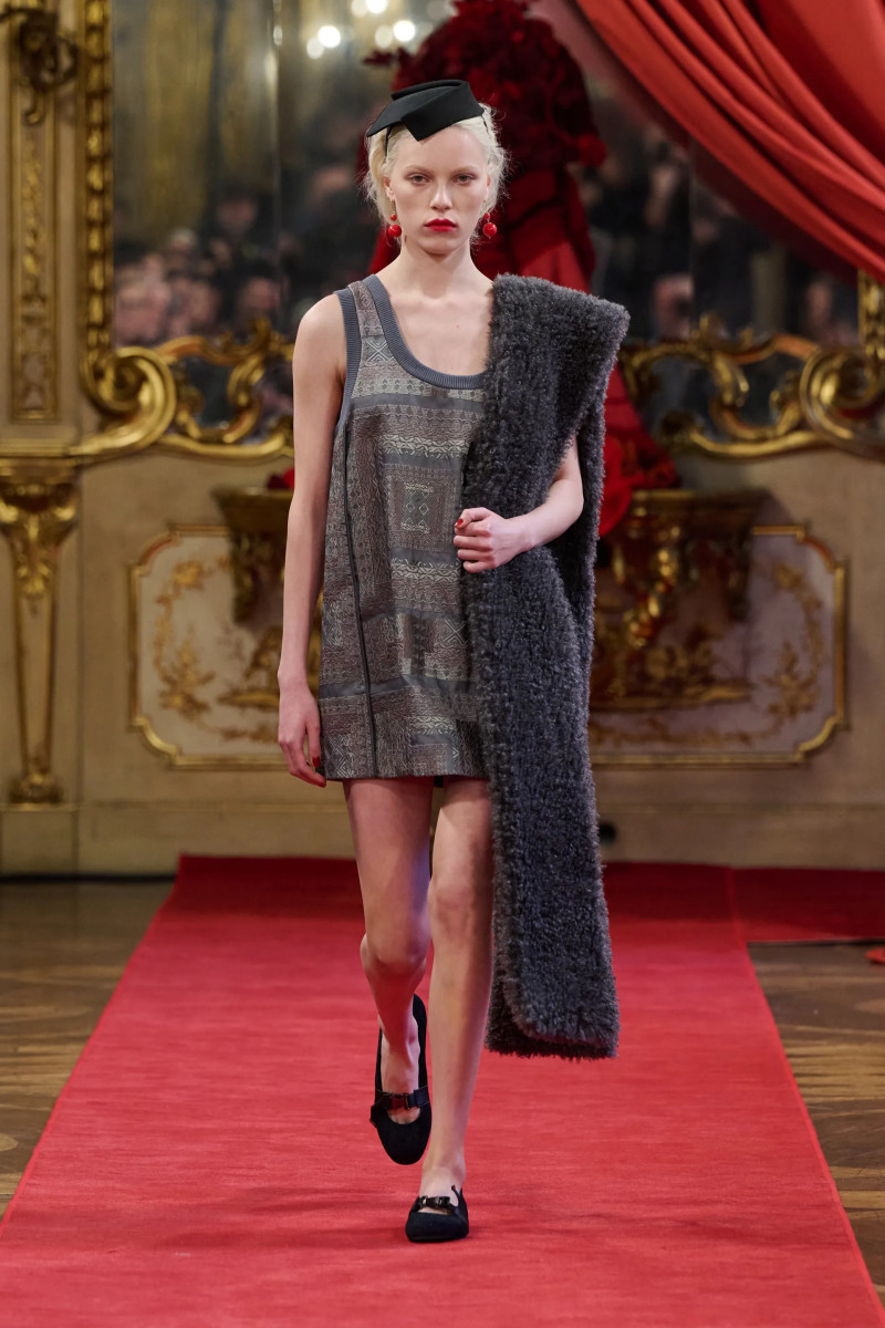 00005-hui-fall-2025-ready-to-wear-credit-brand.webp