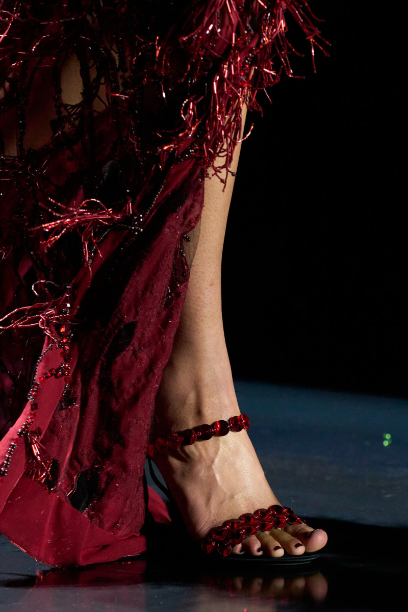 00299-dolce-and-gabbana-fall-2025-ready-to-wear-detail-credit-gorunway.webp