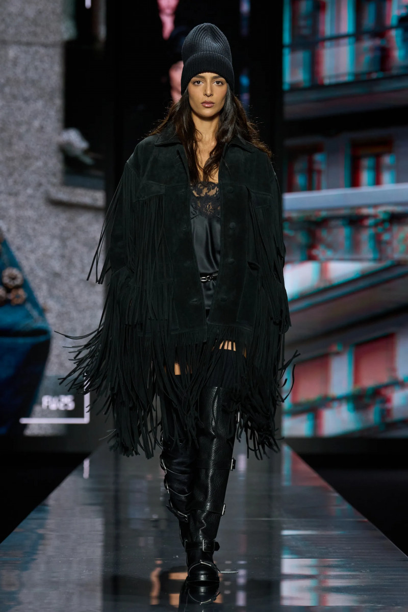 00038-dolce-and-gabbana-fall-2025-ready-to-wear-credit-gorunway.webp